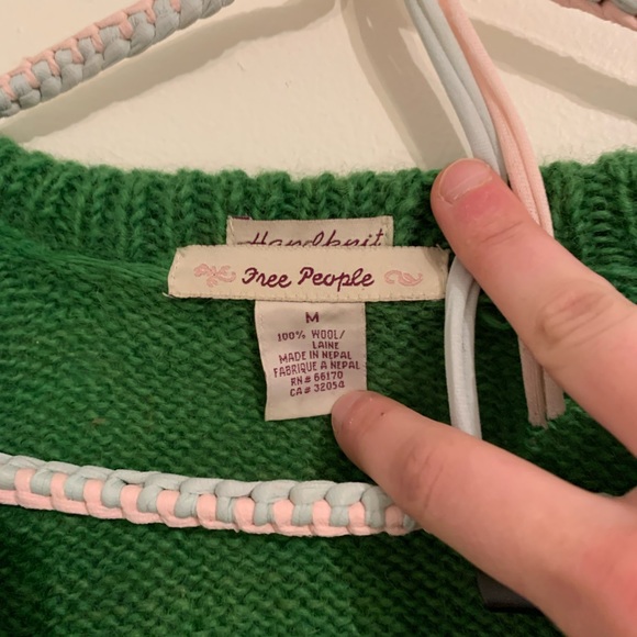 Vintage hand knit cardigan with a tie front - Picture 3 of 3